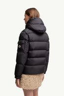 Doudoune courte à capuche Moncler Maya 70