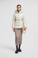 Doudoune courte Brosse à capuche et matelassage diagonal Moncler Blanc